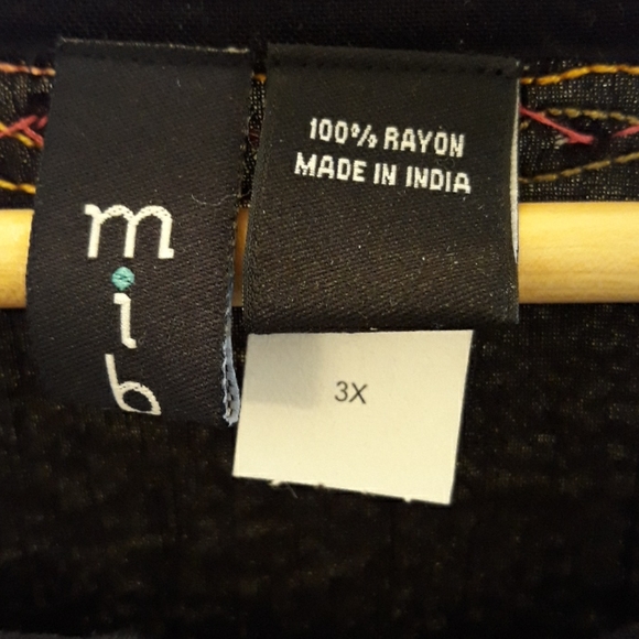 New MIB Black Embroidered Tunic with Peach Beading - Picture 6 of 10